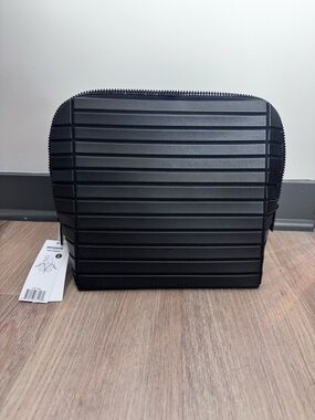 Parallelle Large Traveller Makeup Bag in Onyx